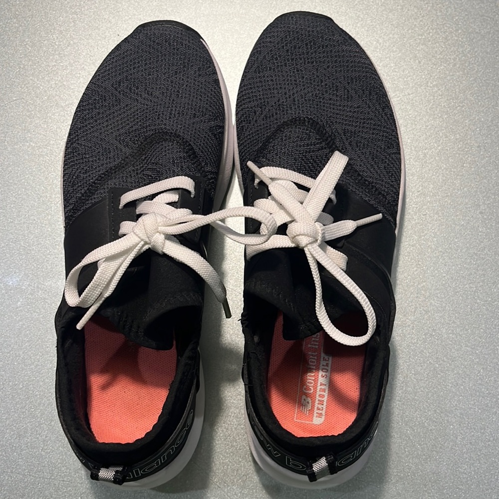NWOT Women’s new Balance size 8 shoes